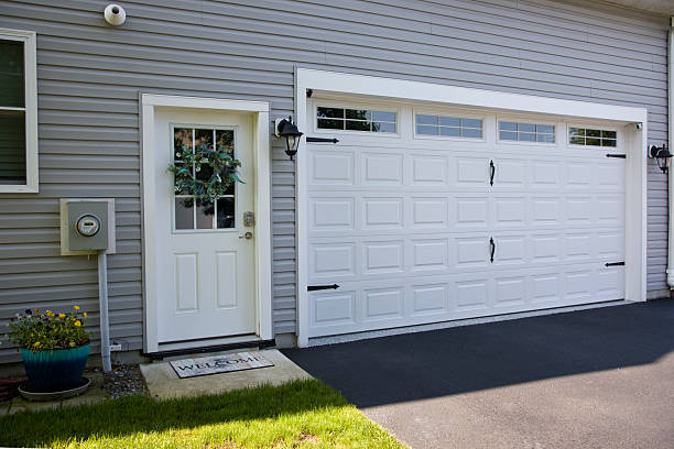 24/7 Emergency Garage Door Panel Replacement experts in Rockford, IL